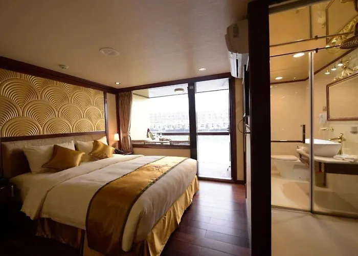 Golden Cruise Luxury Ha Long